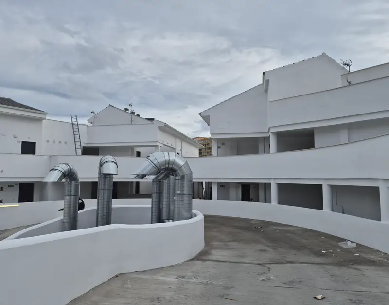 Cubiertas y conductos de instalaciones en viviendas adosadas
